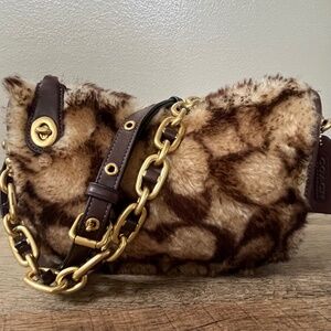 Coach Swinger Bag in Signature Shearling with Chain